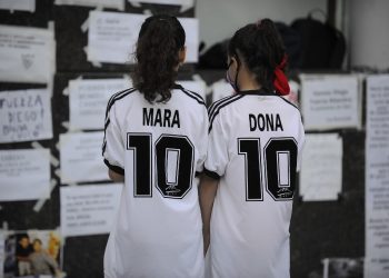 A Maradona le rechazan deseo de salir de la clínica