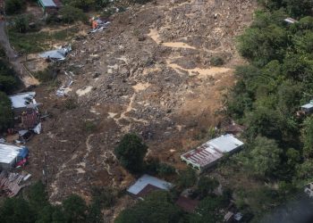 Suspenden búsqueda de soterrados por alud causado por Eta en Guatemala