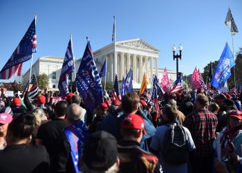 Seguidores de Donald Trump protestan en Washington por resultados electorales preliminares