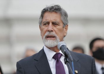 Sagasti jura como nuevo presidente de Perú tras una semana de caos