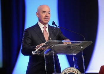 Joe Biden elige al primer latino en su gabinete para su posible gobierno en Estados Unidos