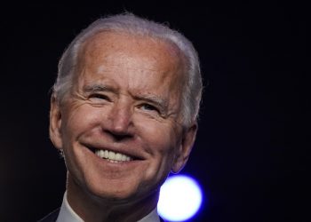 Biden promete combatir el covid-19 y de nuevo pide paciencia para esperar el conteo final de votos
