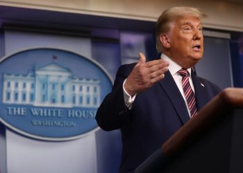 Trump insiste en haber ganado elecciones y acusa de fraude en los resultados