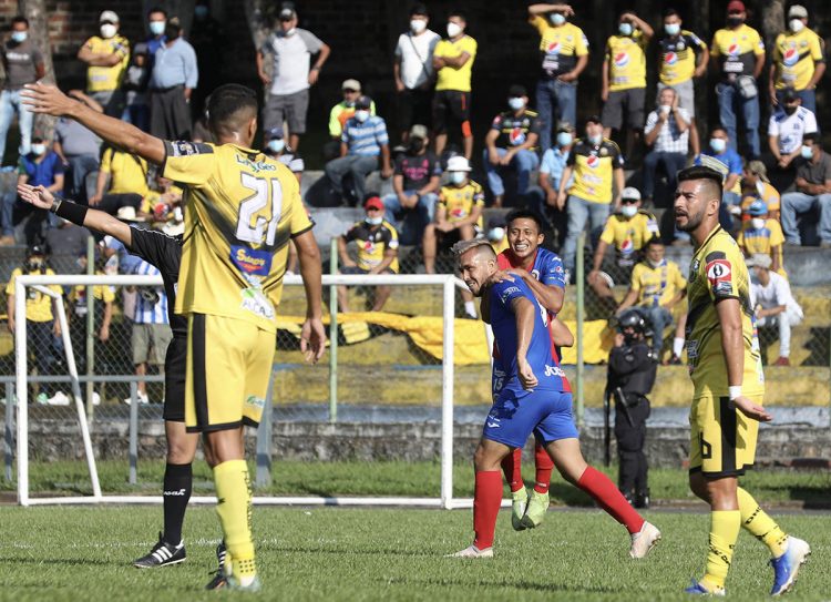 Diego Areco anotó para FAS pero no fue suficente. Foto DES/David Martínez