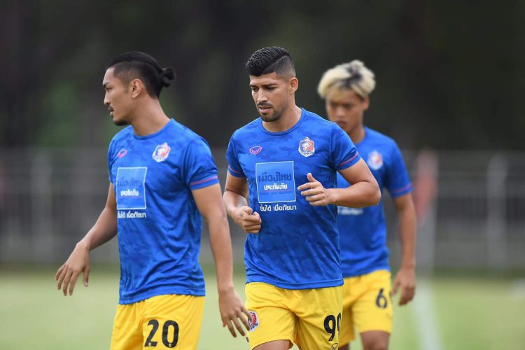 Nelson Bonilla en un entreno con el Thai Port, en Tailandia. Foto cortesía Thai Port