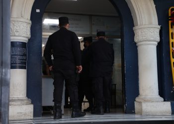 PNC establece dispositivo de seguridad en oficinas de Ministerio de Salud por allanamientos