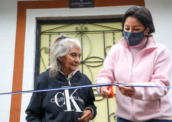 Doña Aurelia, de 92 años, recibió la casa de sus sueños en La Libertad