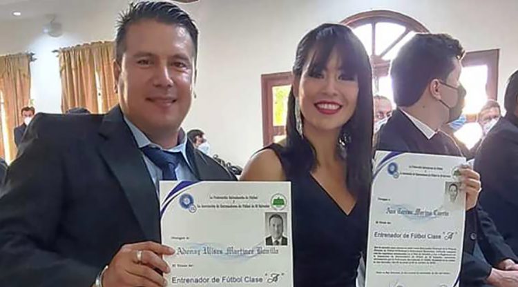 Adonai Martínez y Teresa Corsio fueron de los graduados como técnicos clase A. Foto cortesía Alianza