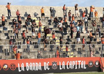 Águila y Firpo se enfrentan hoy en un duelo con sabor a carnaval