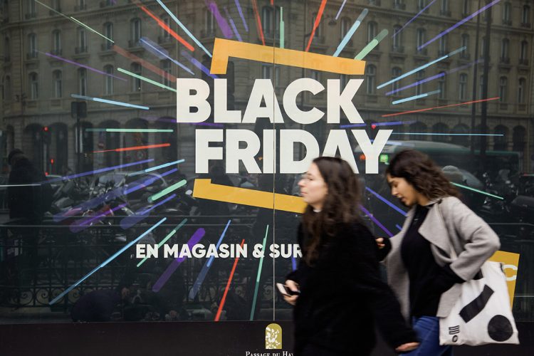 Los consumidores prefieren hacer sus compras presencial en el «Black Friday». FOTO / Diario El Salvador.