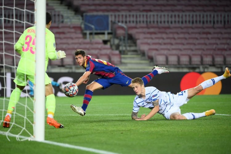 Barcelona sumó su tercera victoria en Champions, pero sufrió ante el Dinamo Kiev. Foto/AFP