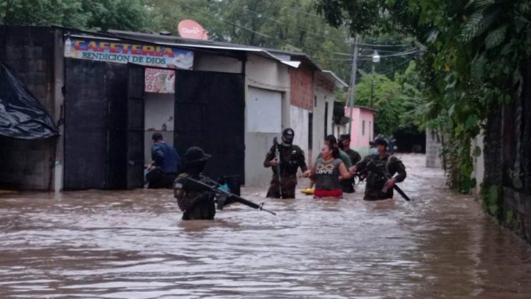 Pobladores fueron evacuados por la inundación en la zona. Foto cortesía Presidencia