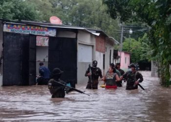 Más de 2,000 evacuados por las lluvias en El Salvador