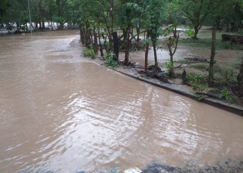 Río Lempa se desborda en Masahuat