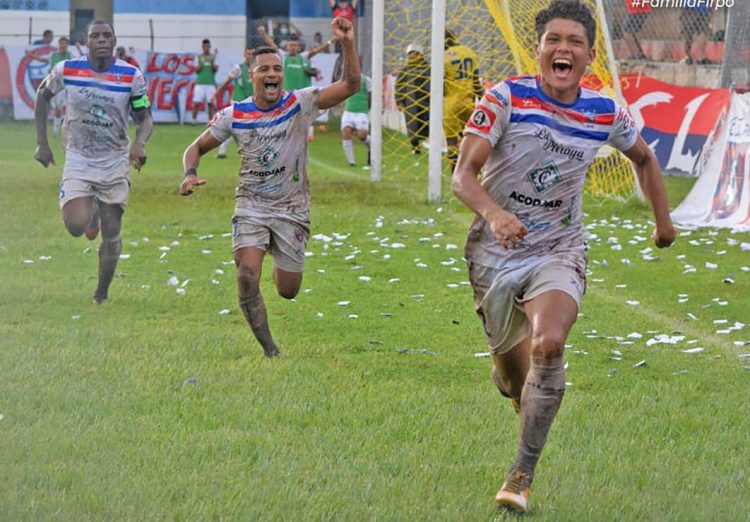 Lizandro Claros, de Luis Ángel Firpo festeja su gol anotado a Municipal Limeño. Foto Cortesía Firpo.