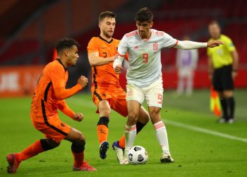 Holanda y España dividen honores en juego amistoso