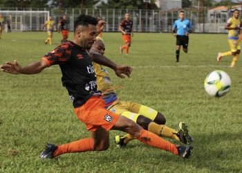Águila visita  Jocoro en duelo inflamable