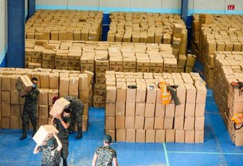 El Salvador inicia entrega oficial de 30,000 paquetes alimentarios en Honduras