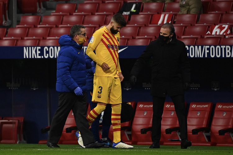 Gerard Piqué no podrá volver a jugar este año según las estimaciones médicas. Foro/AFP