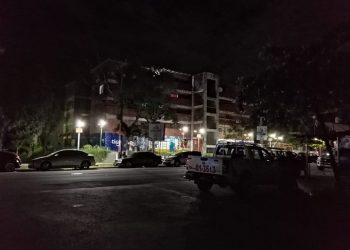 Detienen a dos hombres por atacar a policías tras persecución en Mejicanos