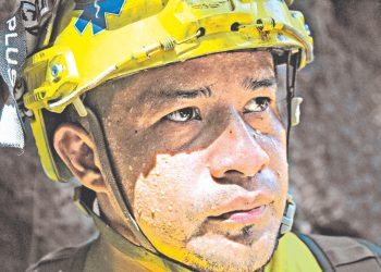 Socorristas trabajan sin importar el cansancio
