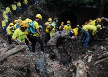 Alerta naranja por huracán Eta provoca suspensión de labores de búsqueda en deslave de Nejapa