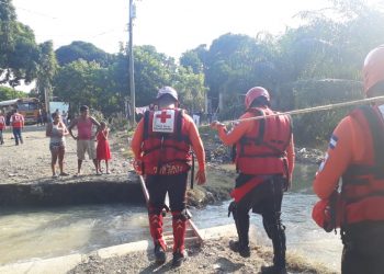 Héroe de Cruz Roja que realiza labores de rescate en Honduras: «Representamos al pueblo salvadoreño»
