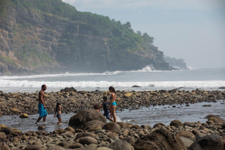 Fotos: Luis Umaña. El Zonte, una de las playas más famosas a escala mundial por la belleza de sus costas, en donde ya opera el bitcoin.