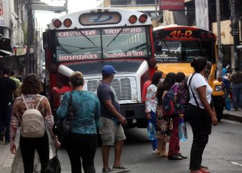 Comisión de Hacienda discute entrega de compensación de hasta $2 mil a transportistas