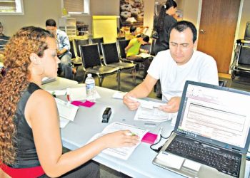Salvadoreños en el exterior dan dirección inexacta para votar, dicen magistrados del TSE