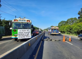 Transportistas bloquearon por dos horas carretera a Chalchuapa denunciando competencia desleal