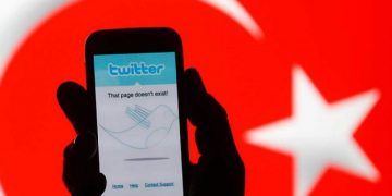 Turquía impone fuertes multas a redes sociales
