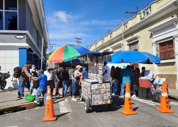 Vendedores exigen a alcaldía de Santa Ana garantía de propiedad para reubicarse