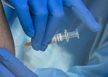 Expertos EE.UU.: Vacunas contra coronavirus en camino, pero precauciones siguen siendo primordiales