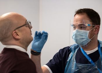 Nuevo récord en EE. UU. : más de 100,000 personas hospitalizadas por COVID-19