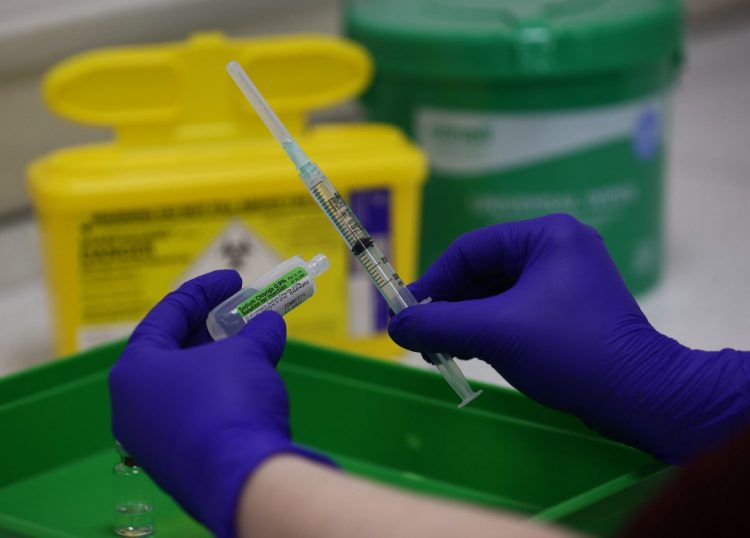 Estudio británico expondrá deliberadamente a voluntarios al coronavirus. FOTO/ AFP.