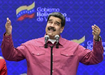 Maduro acaricia el control del parlamento en elecciones sin oposición y con baja participación