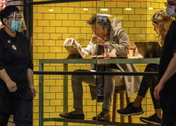 ¿De qué trata el «desvelo en venganza» y por qué lo practican muchos jóvenes en China y el mundo?