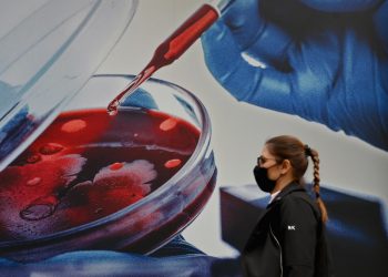¿Deben vacunarse las personas que ya tuvieron COVID-19? Esto dicen expertos