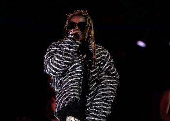 Rapero Lil Wayne se declara culpable de posesión de arma de fuego