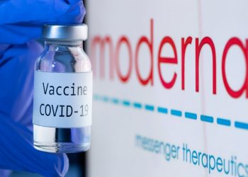 La vacuna de Moderna contra el covid-19 empieza a distribuirse en EE.UU.