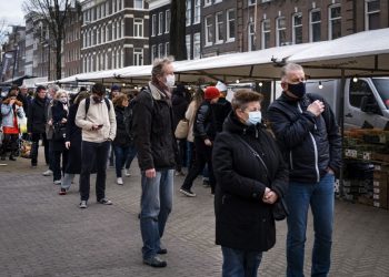 Holanda suspende los vuelos procedentes de Reino Unido para frenar «mutación» del COVID-19