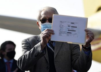 Llega a México primer lote de vacunas contra covid-19 de Pfizer-BioNTech