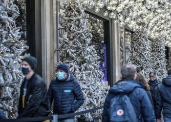 Francia no descarta un tercer confinamiento si la situación por COVID-19 se agrava
