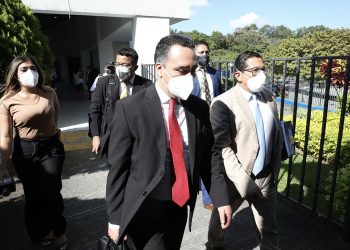 Abogados de Arriaza Chicas aseguran que no ocultaron información y que comisión de antejuicio no fue objetiva