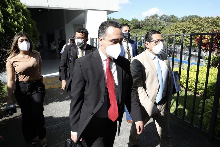 Abogados defensores de Mauricio Arriaza Chicas. Foto/ Cortesía.