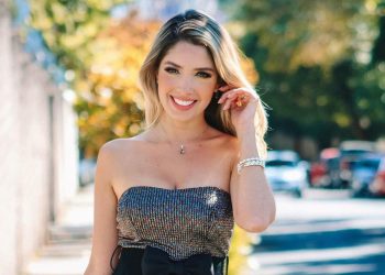 La bella Larissa Vega disfruta al máximo en esta increíble playa en México