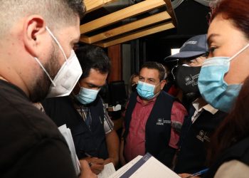 Autoridades verifican que no haya menores de edad siendo explotadas en bares de San Salvador