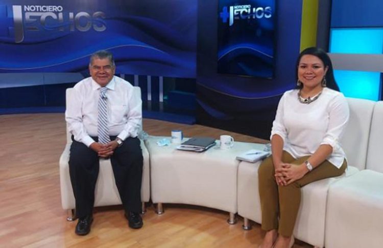 Disputados Anabel Belloso del FMLN  y Raúl Beltran de PCN, durante entrevista. Foto/ Cortesía.