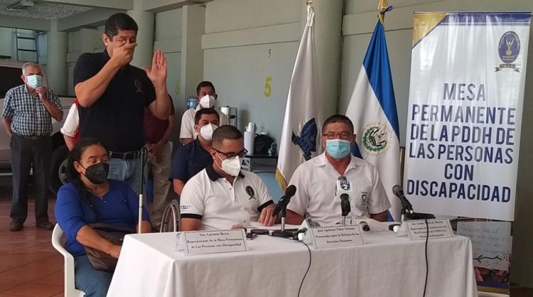 Representantes de la Mesa Permanente de Personas con Discapacidad de la PDDH durante conferencia de prensa en el Día Internacional de las Personas con Discapacidad. Foto/ Cortesía.
